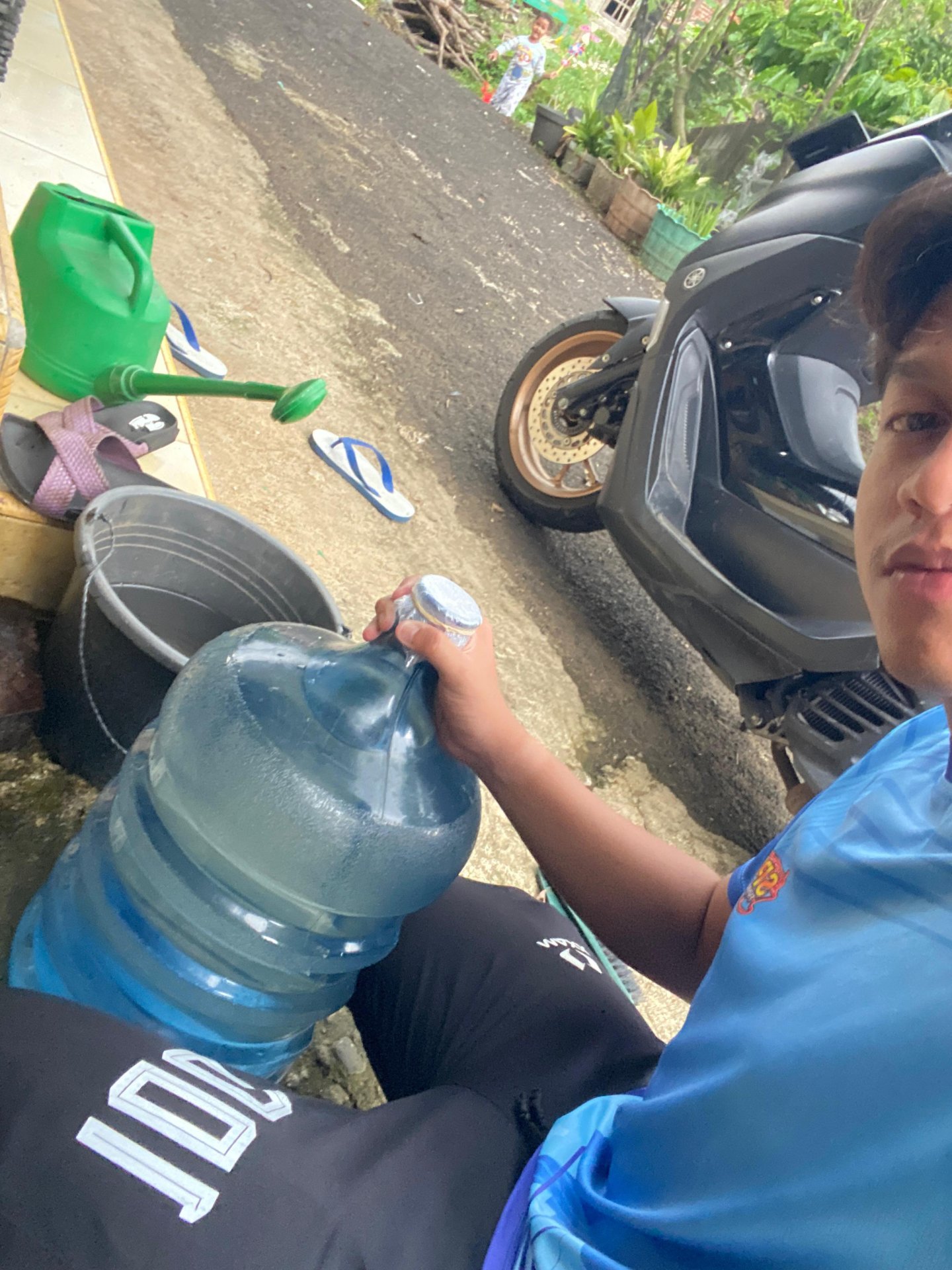 Pengambilan air untuk keperluan minum dan masak