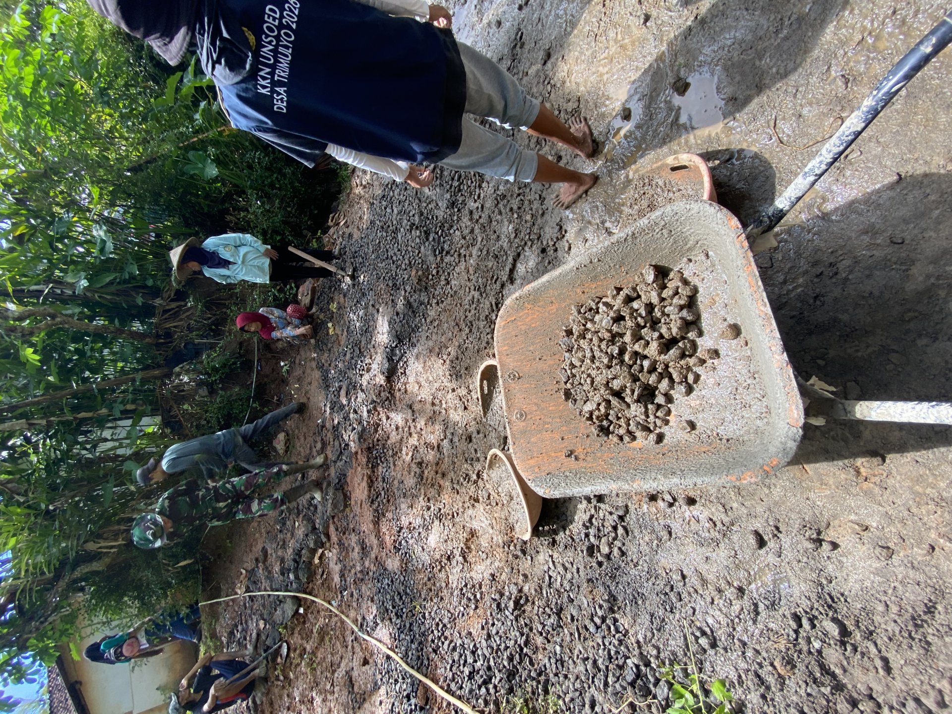 Pengecoran Jalan Daerah Dusun Menggora Desa Trimulyo