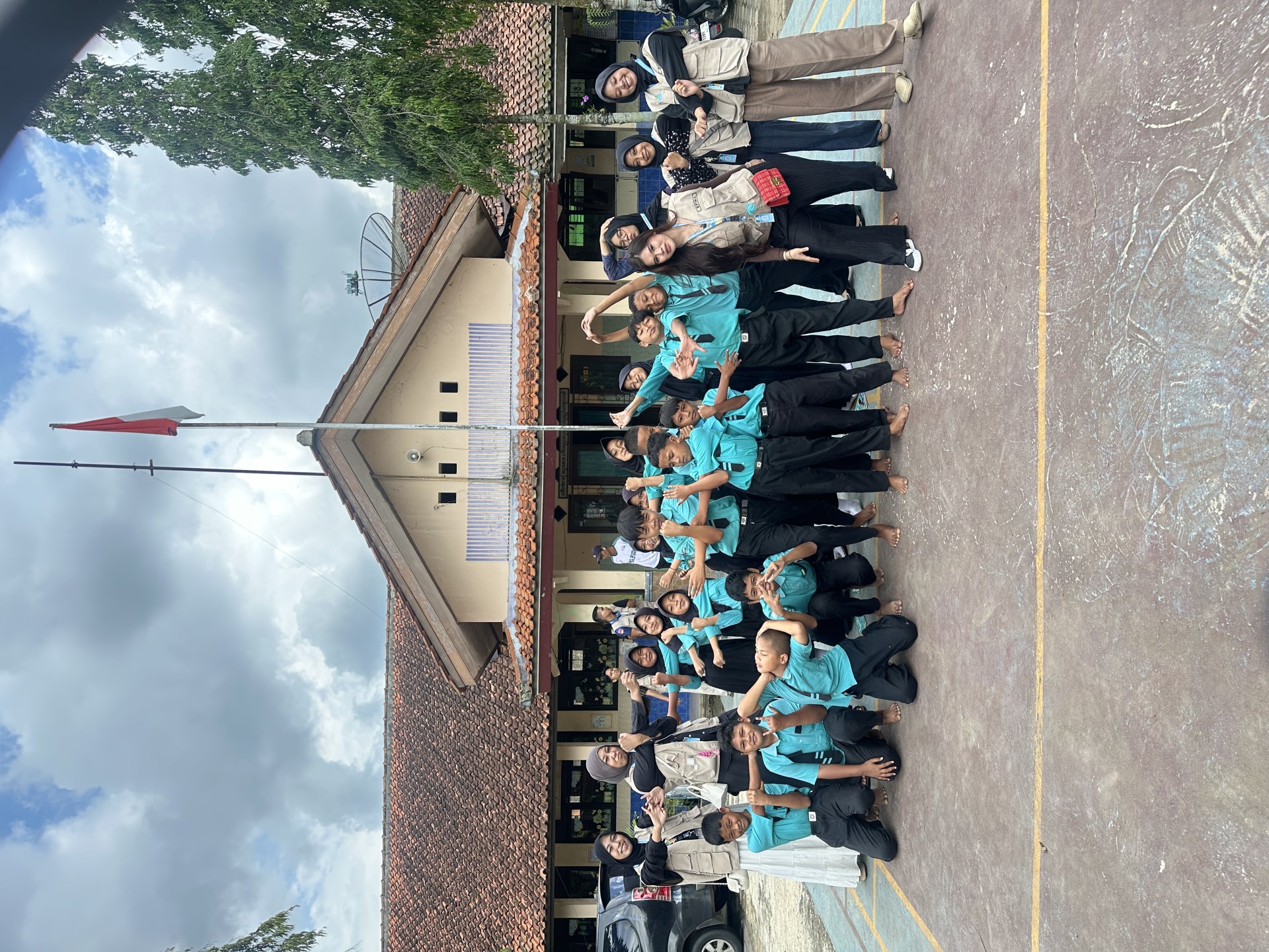 Mengajar di SDN 1 Wanogara Kulon dan membuat after movie KKN.