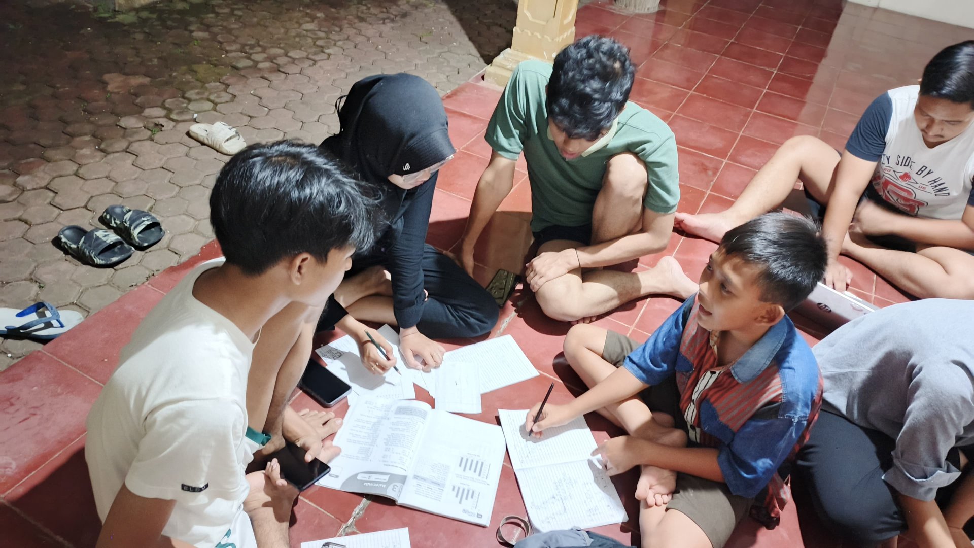 Kegiatan Hari Ke 29 | Bagian 4 : Bimbingan Belajar Di Posko