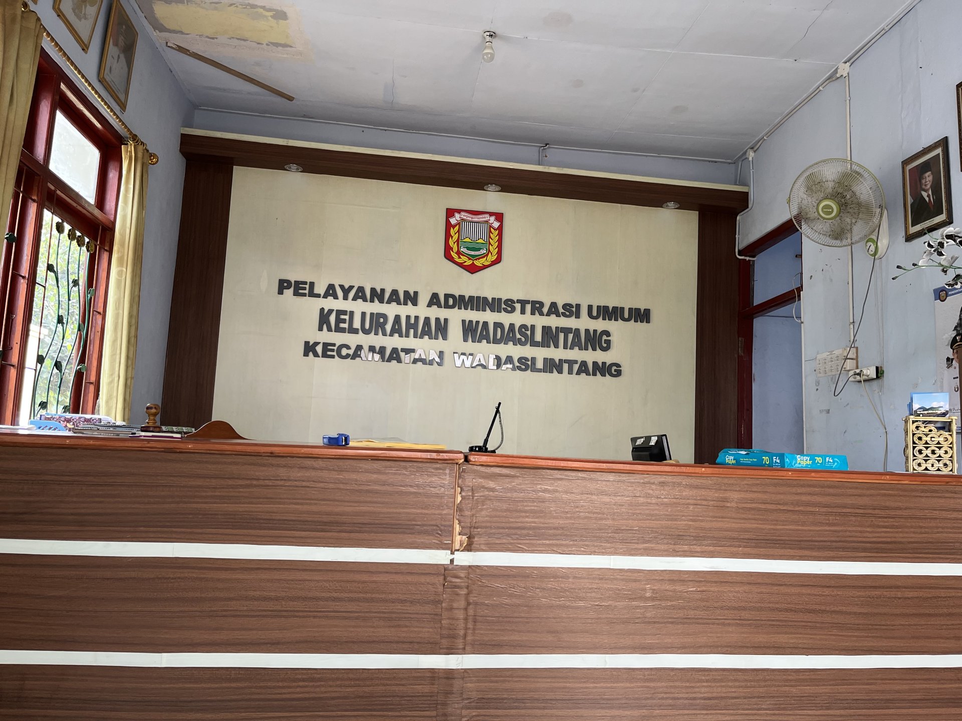 Pelaksanaan Piket Rutin di Kantor Kelurahan Wadaslintang