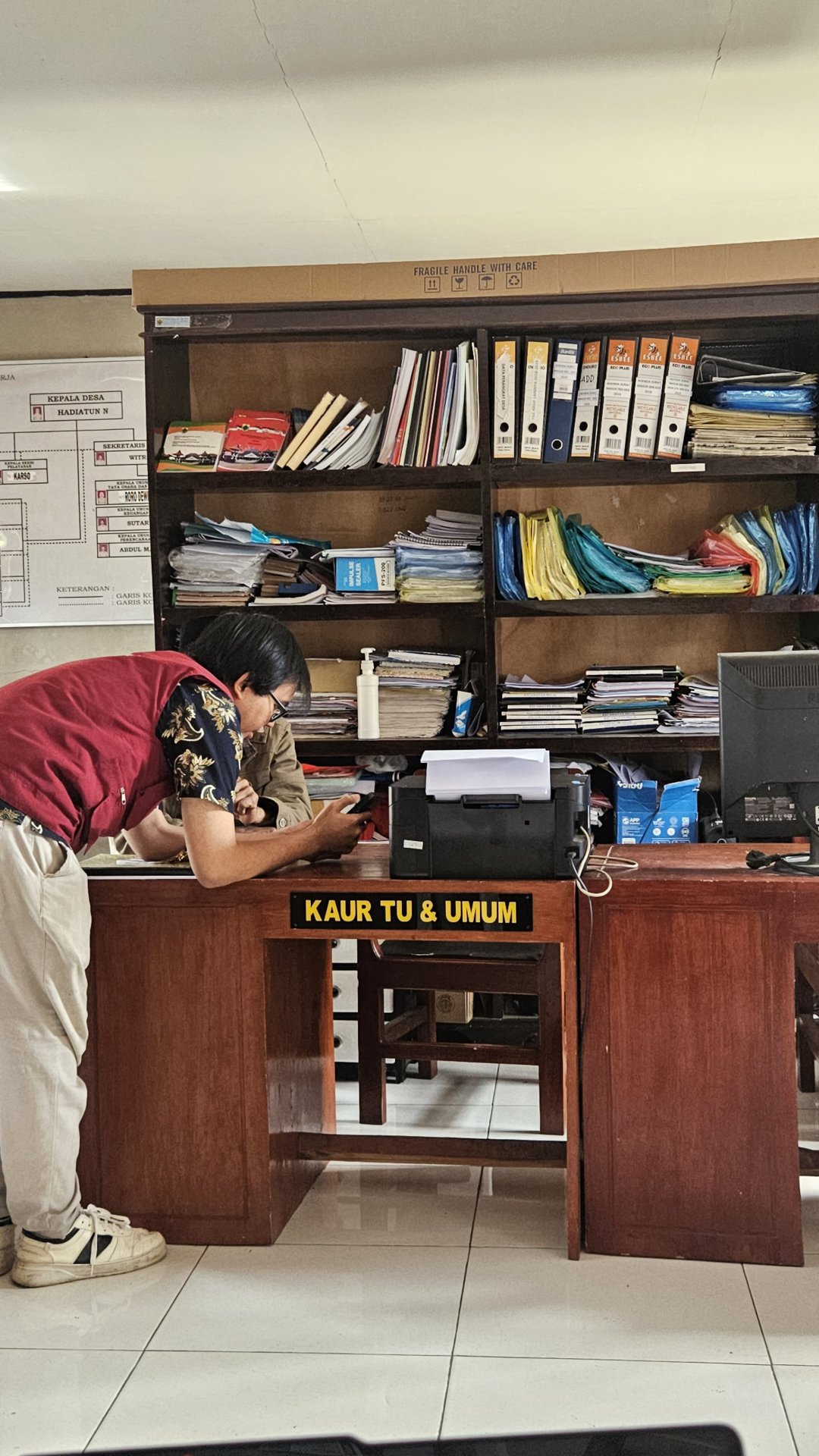 Piket Balai Desa Gombong