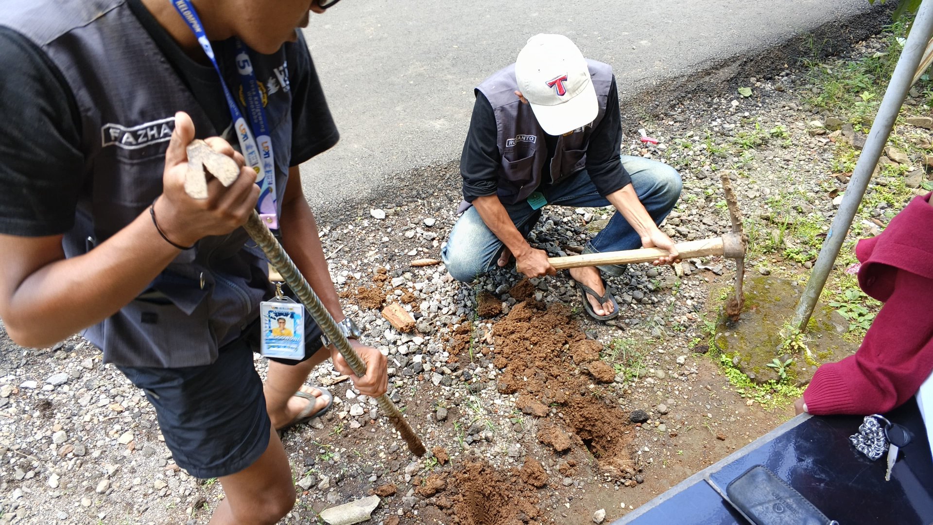 Day 29 Pemasangan plang edukasi sampah
