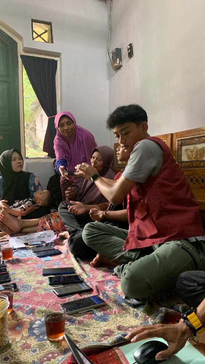 Pembuatan Akun Identitas Kependudukan Digital (IKD) di Dusun 4