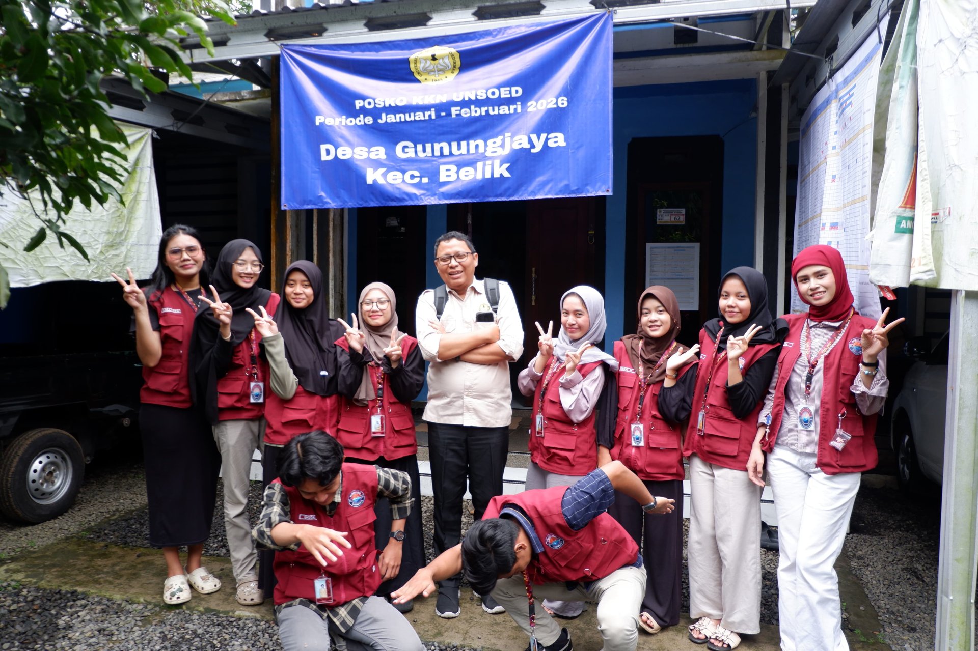 Pelatihan komputer, pemeliharaan tanaman, dan pendampingan NIB