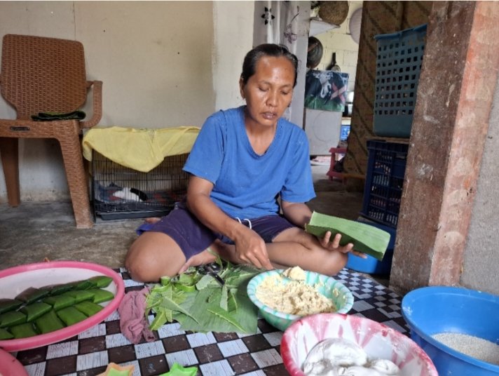 PENDAMPINGAN PEMBUATAN KONTEN DAN VIDEO PEMASARAN UMKM JAJANAN PASAR BU NUNG DESA BODASKARANGJATI