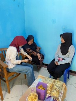 Pendampingan dan Sosialisasi Literasi Keuangan: Waspada Bank Plecit kepada UMKM Keripik Pisang Bundane (03 Februari 2026)