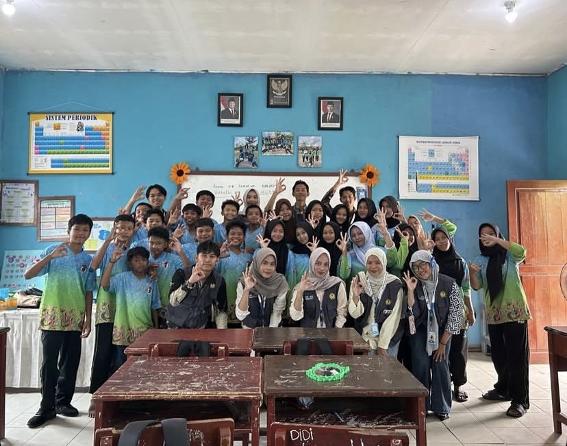 Pengajaran Bahasa Jepang dan Kunjungan Pamit ke Sekolah