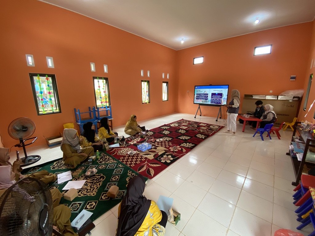 Sosialisasi Canva AI untuk Guru TK Desa Cendil