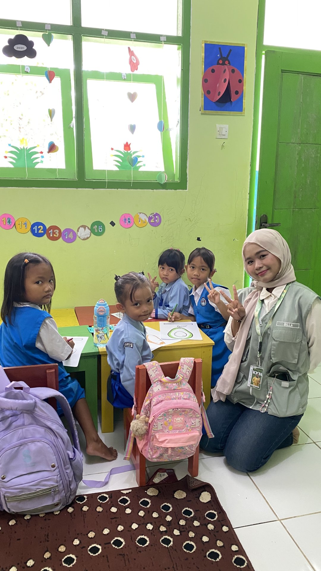 Membantu administrasi balai desa dan pendampingan belajar TK Pertiwi 1 Sumampir