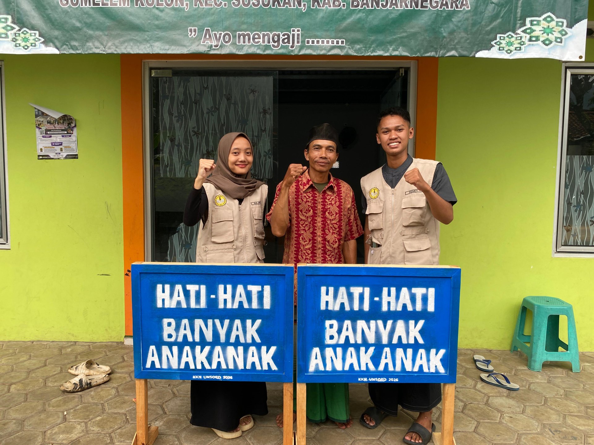 KKN Unsoed di desa Gumelem Kulon memberikan Papan Peringatan untuk Rumah Tahfidz Qur'an "Siti Aminah"