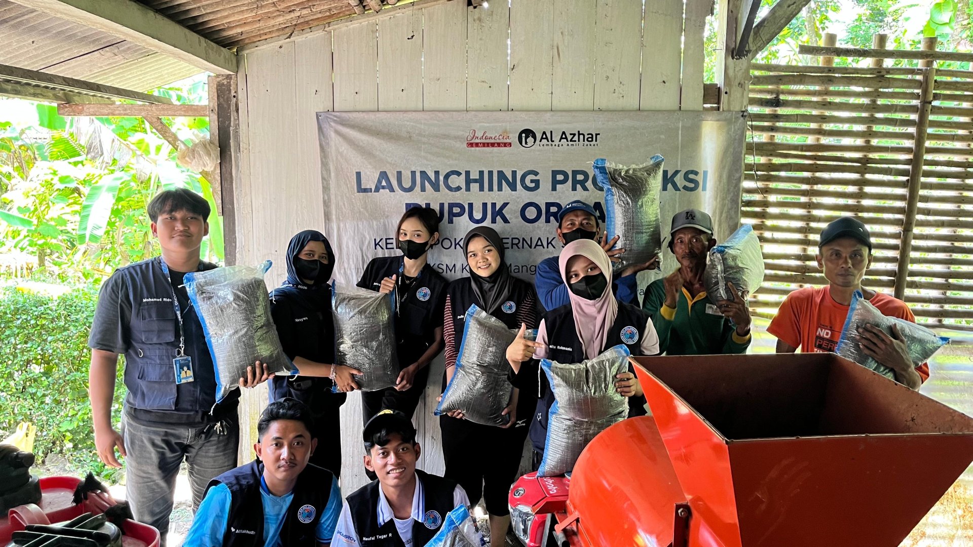 Demonstrasi pembuatan pupuk organik