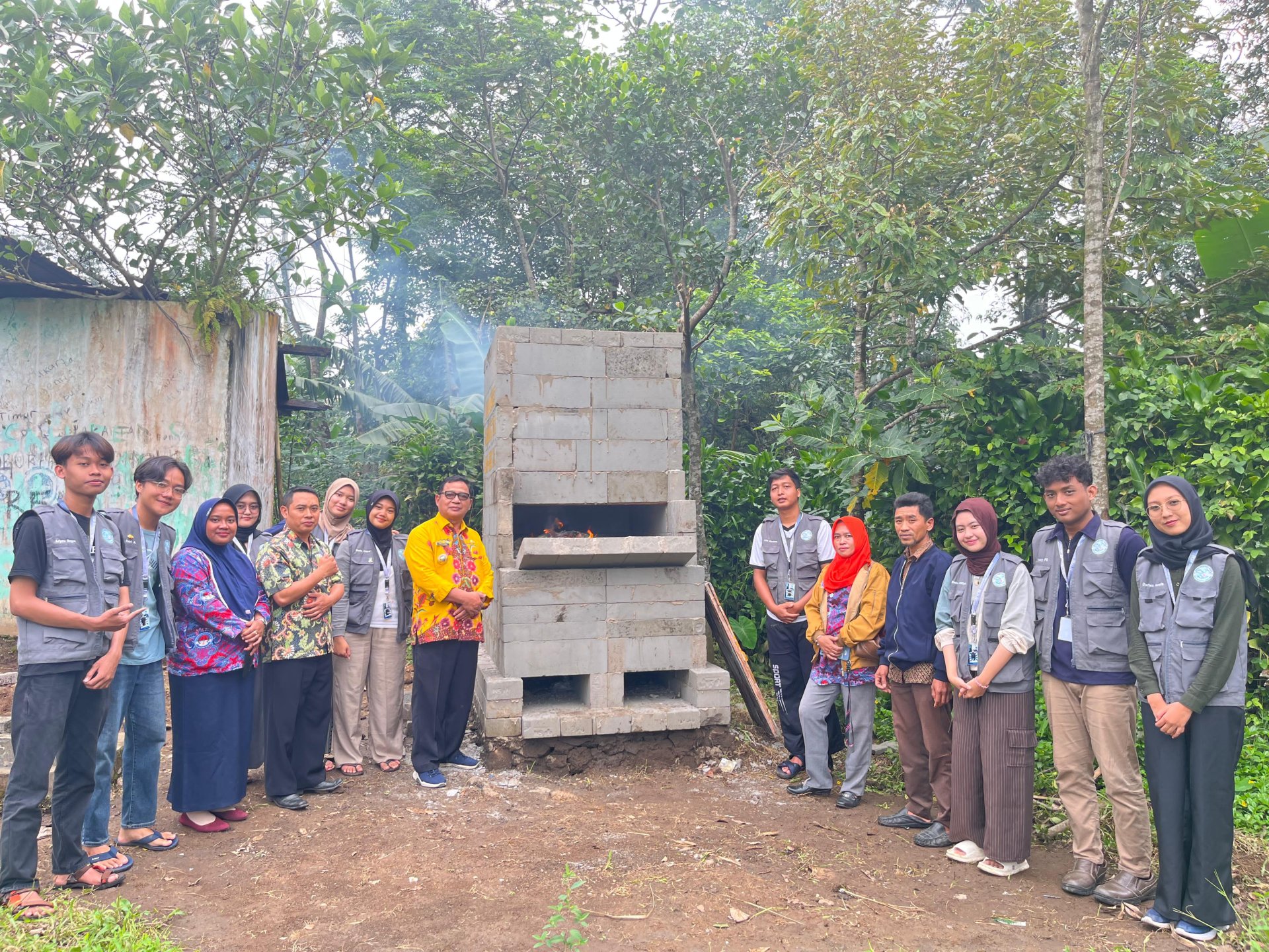Launching Incinerator Bersama Perangkat Desa Gunungtiga