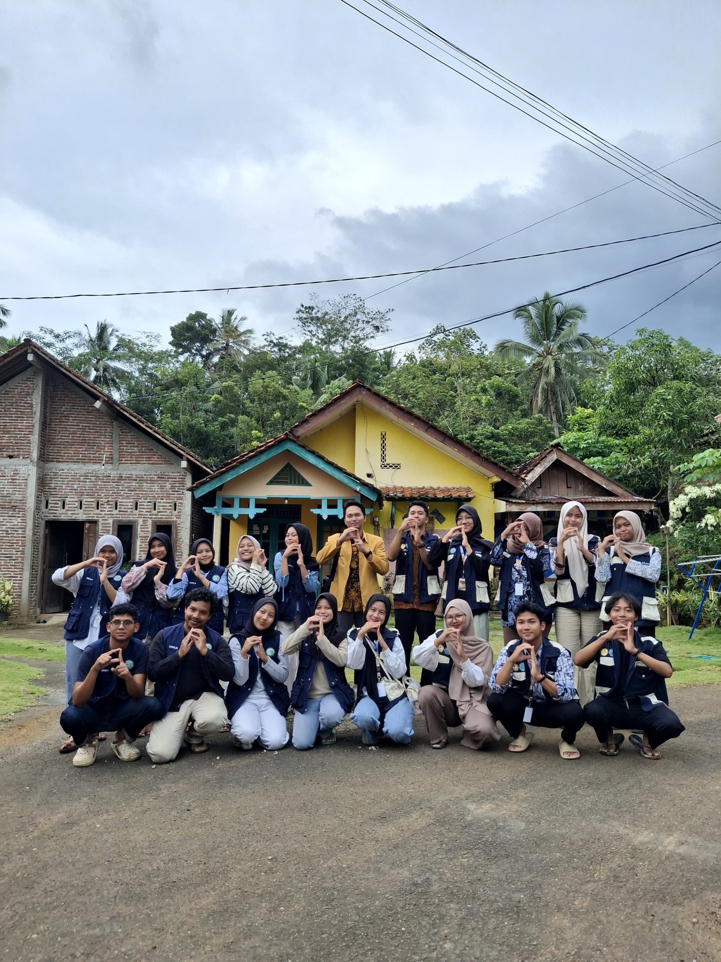 Kunjungan DPL bersama KKN desa Trimulyo dan KKN desa Plunjaran