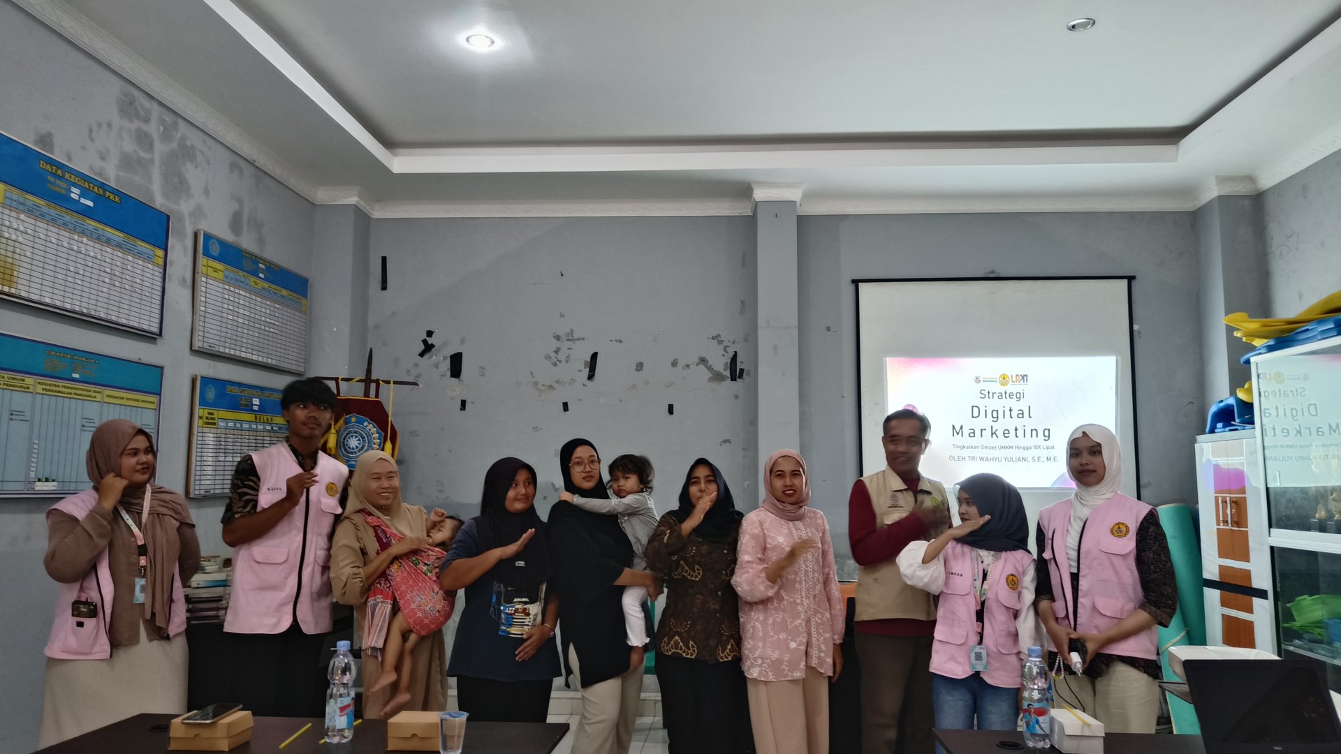 Hari ke 30 KKN Sikasur (Sosialisasi digital marketing & sosialisasi halal serta pembuatan label)