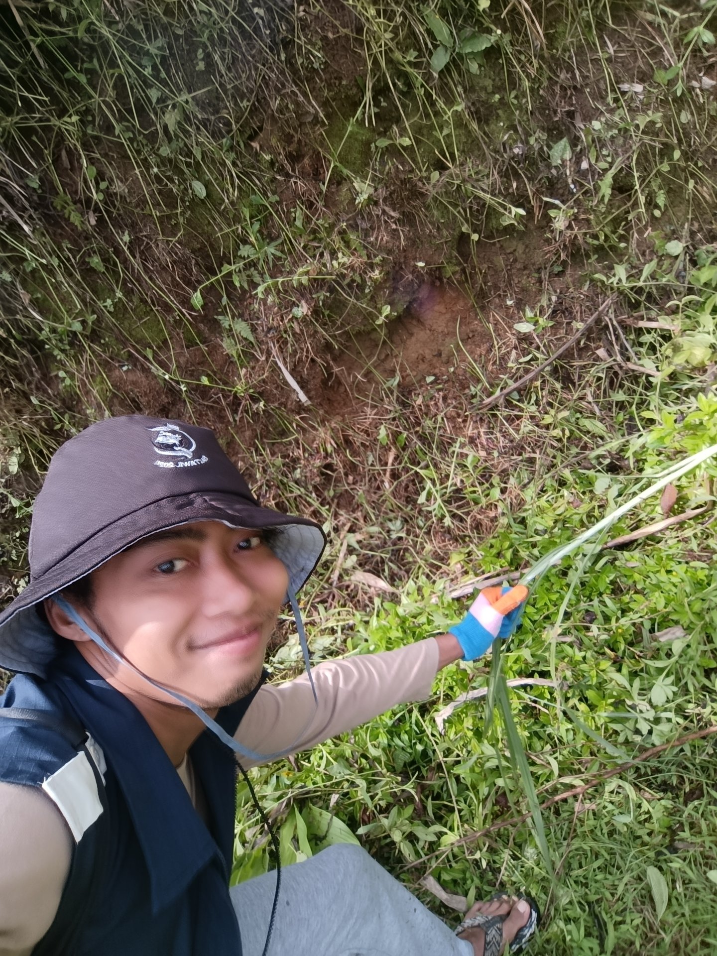 BERSIH BERSIH LAPANGAN DAN JUMPA DPL