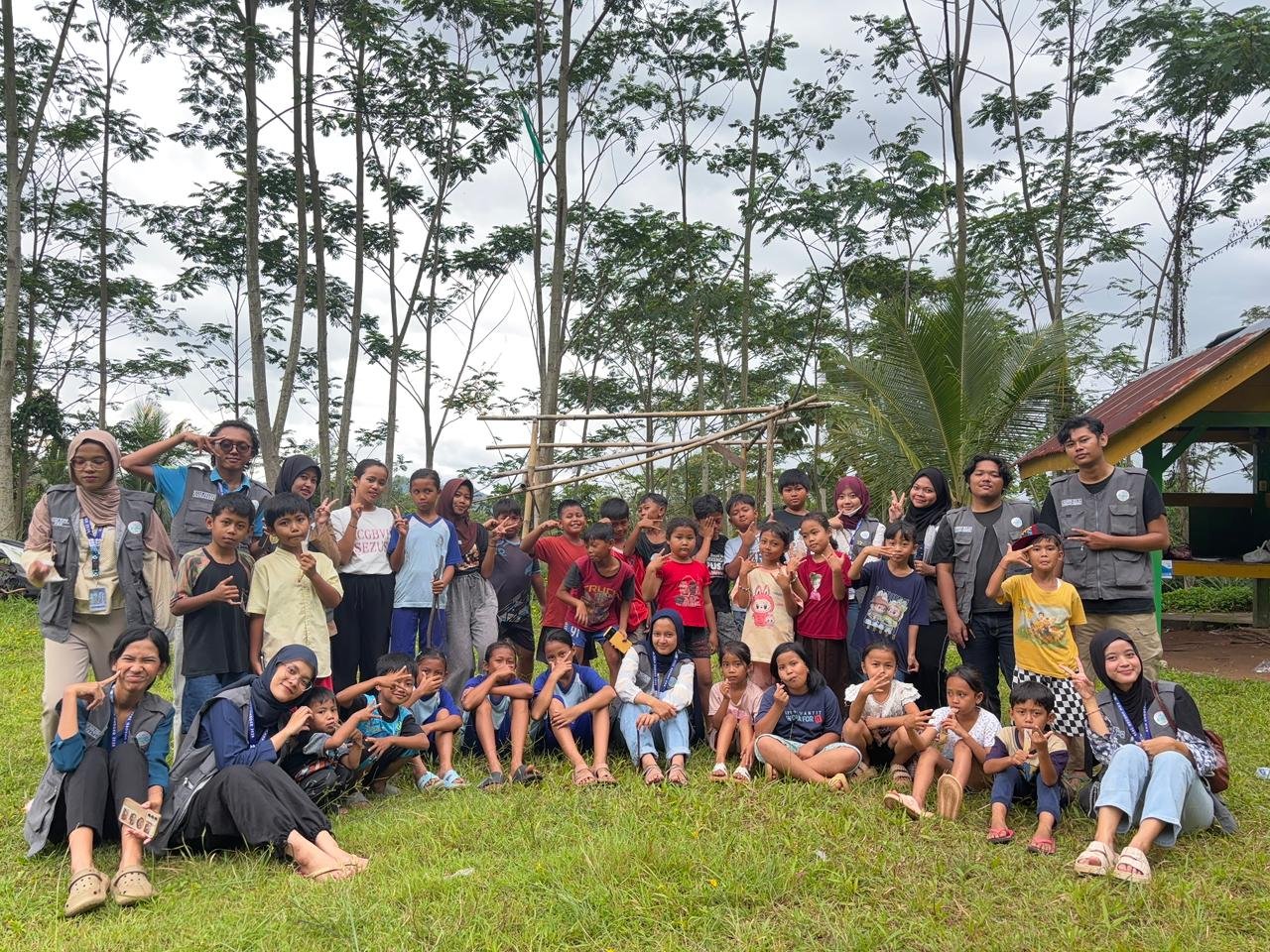 Permainan Tradisional bersama Anak-anak dan Pengambilan Data Kegiatan