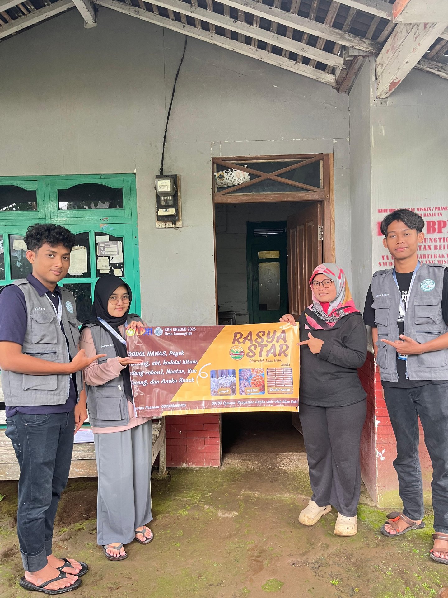 Penyerahan dan pemasangan banner UMKM