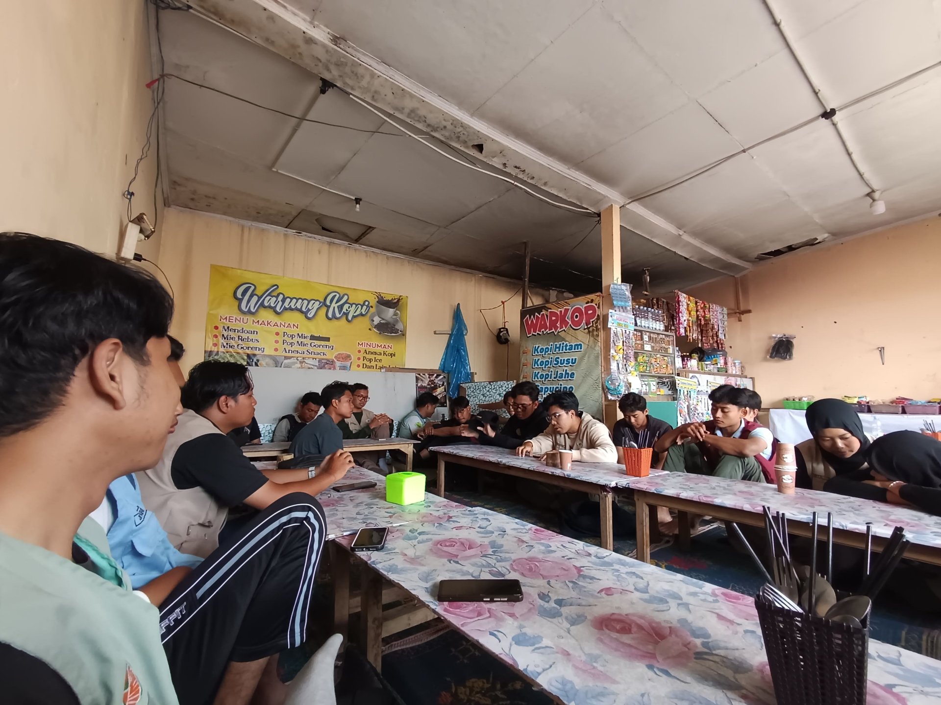 Melakukan Briefing Hasil Pembagian Kelompok Tim Sigap Bencana Hari Kamis