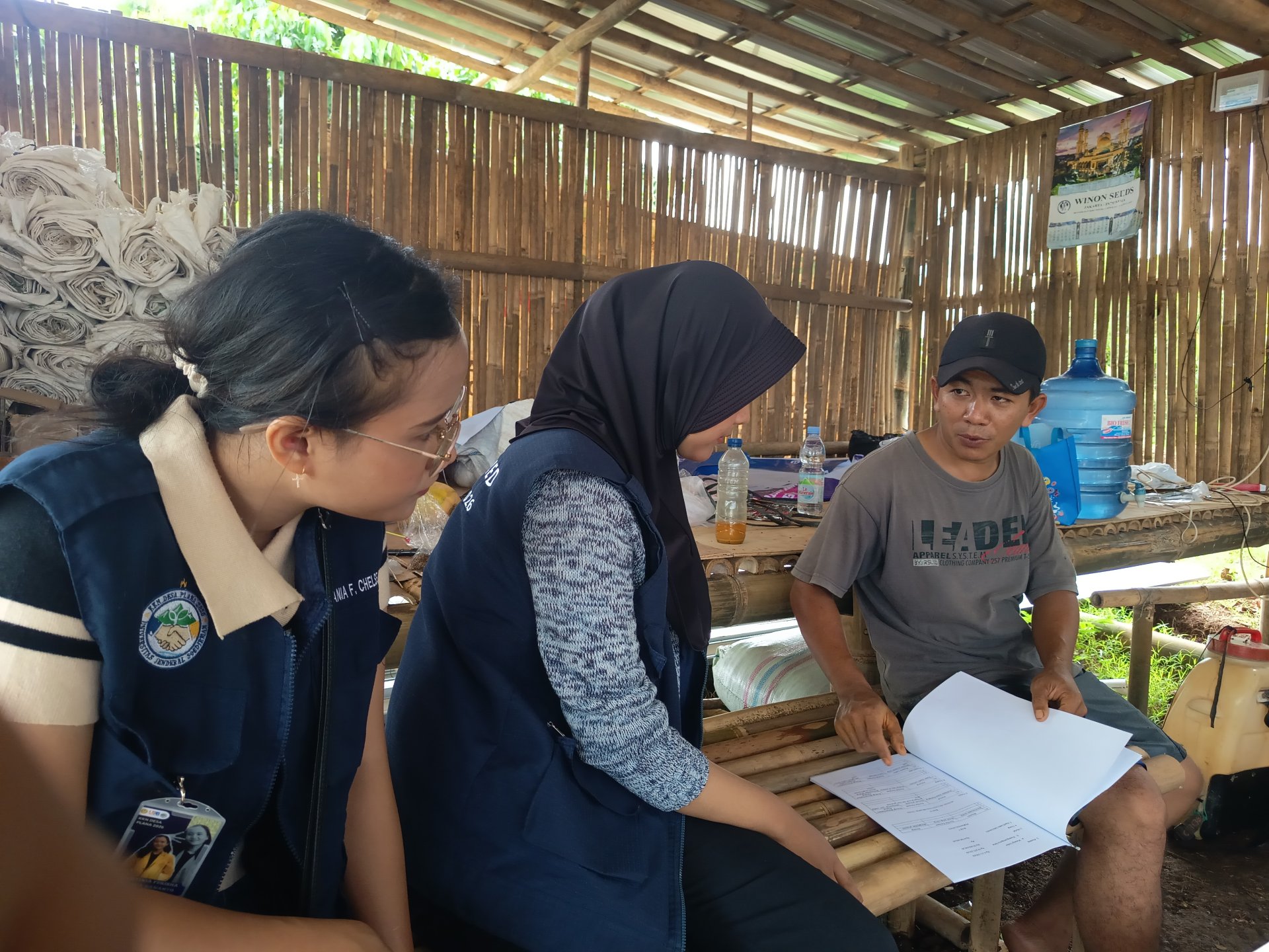 Hari Ke-Tiga Puluh: Pendampingan BumDes, Pemasangan Nomor pada Pohon Kelengkeng, dan Menyiram Pakcoy