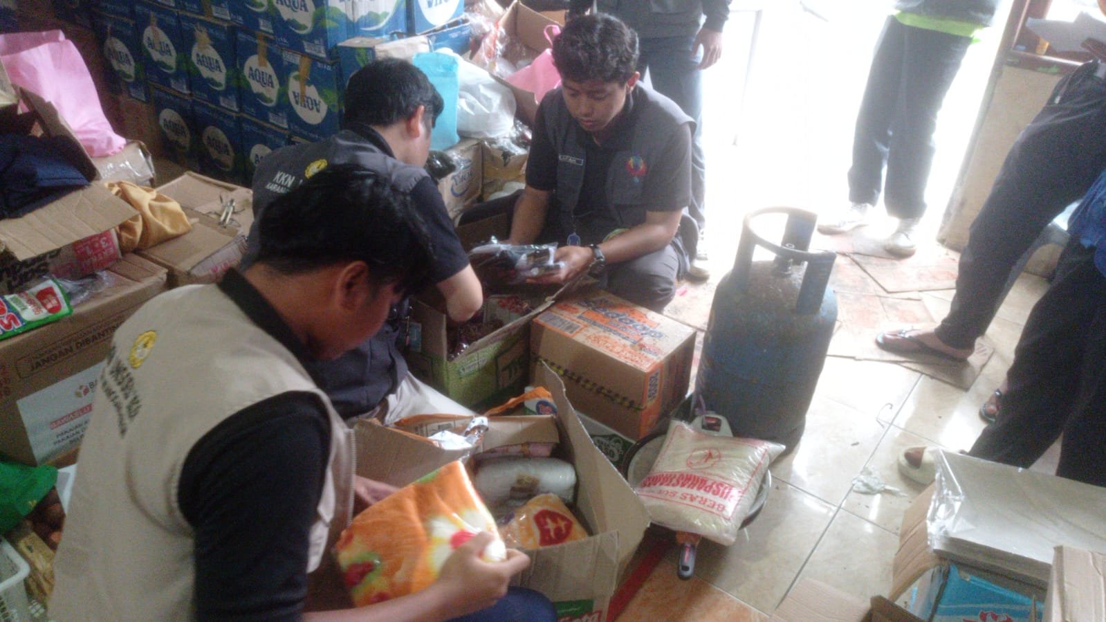 Team Tanggap Bencana KKN Unsoed Menjadi Relawan di Desa Serang