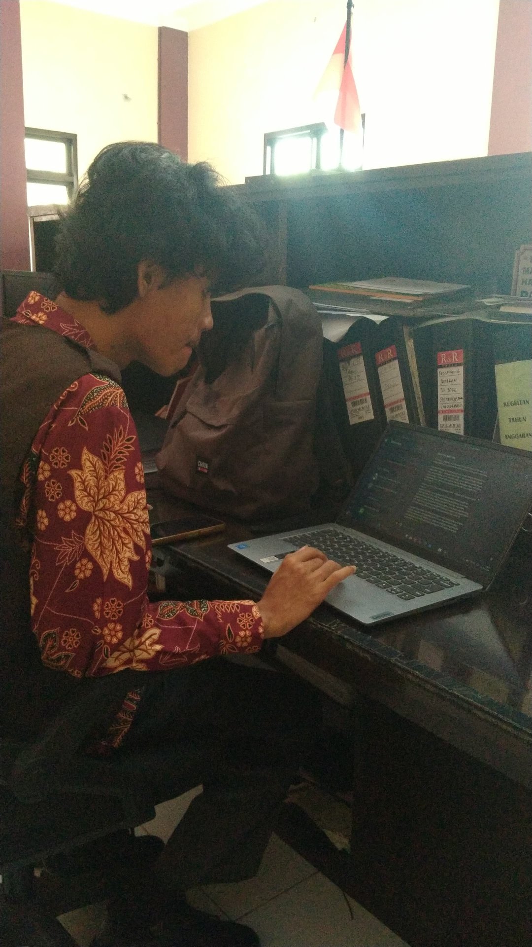 Piket Di Balai Desa Wanogara Wetan