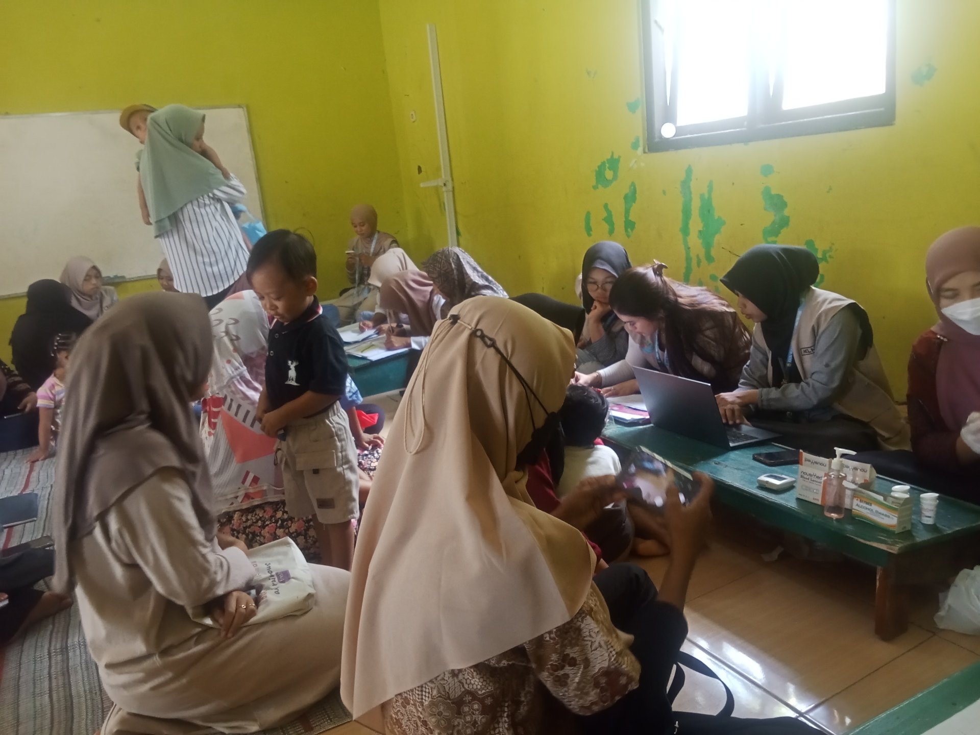 Pendampingan Kegiatan Posyandu Balita dan Lansia di Desa Wanogara Kulon