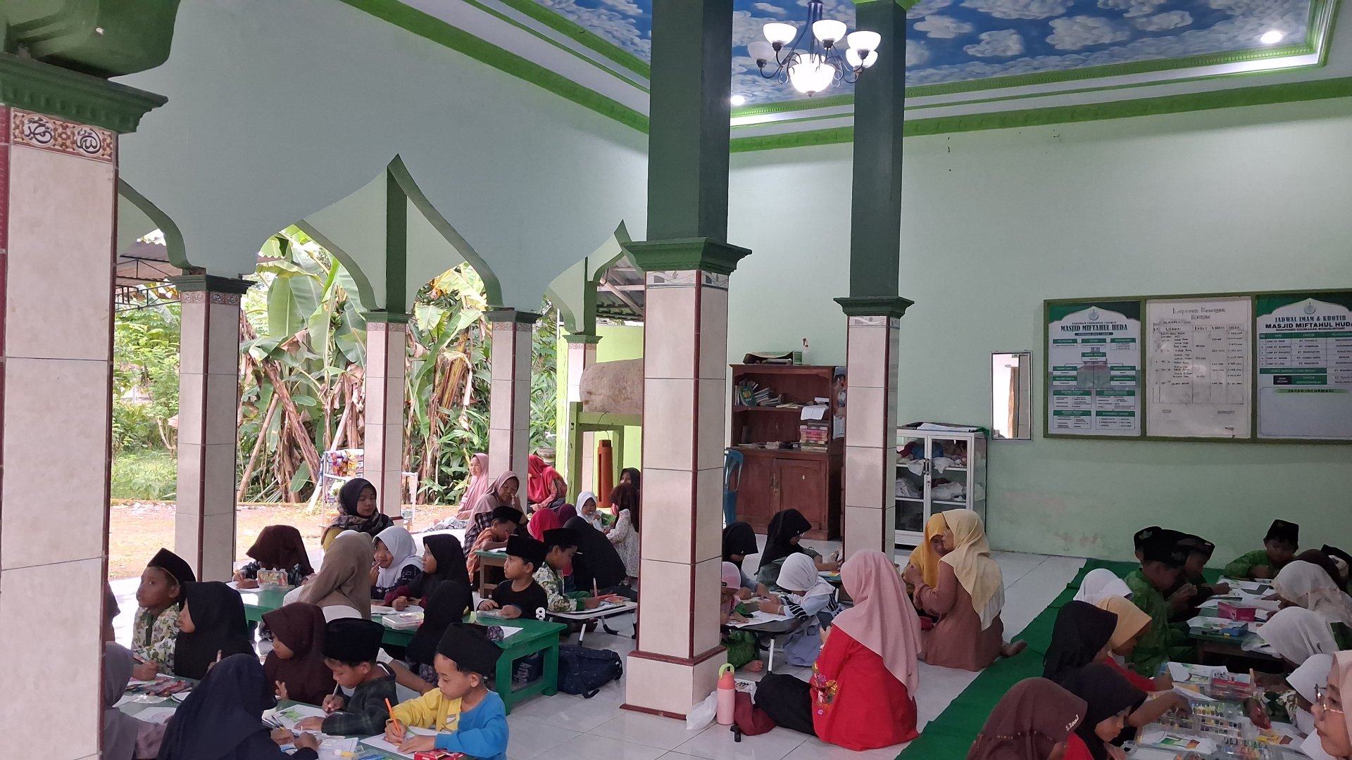 Lomba mewarnai di TPQ Miftahul Hidayah