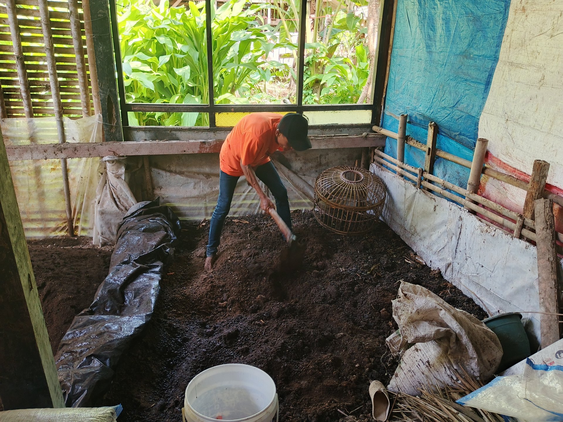 demonstrasi pembuatan pupuk organik padat