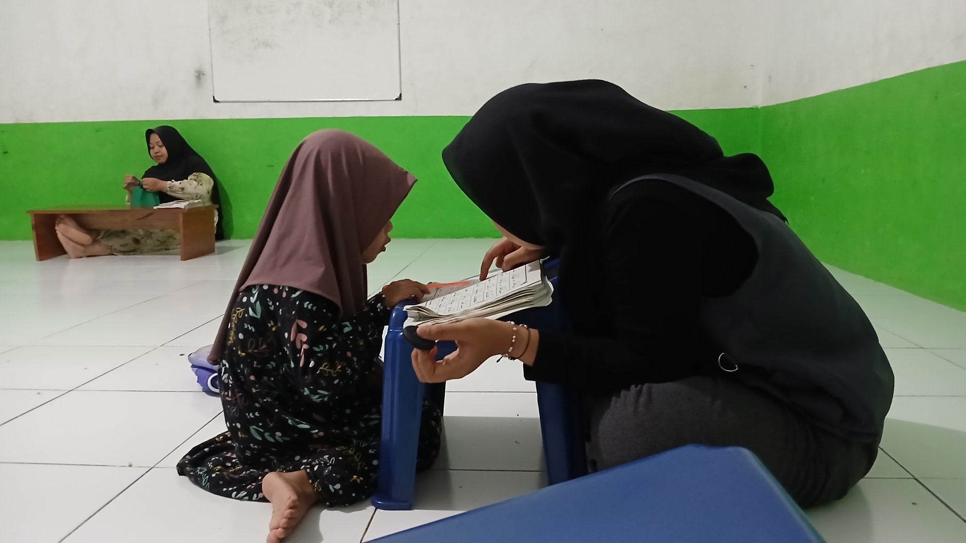 Pengajaran Al-Qur’an dan Iqra di TPQ