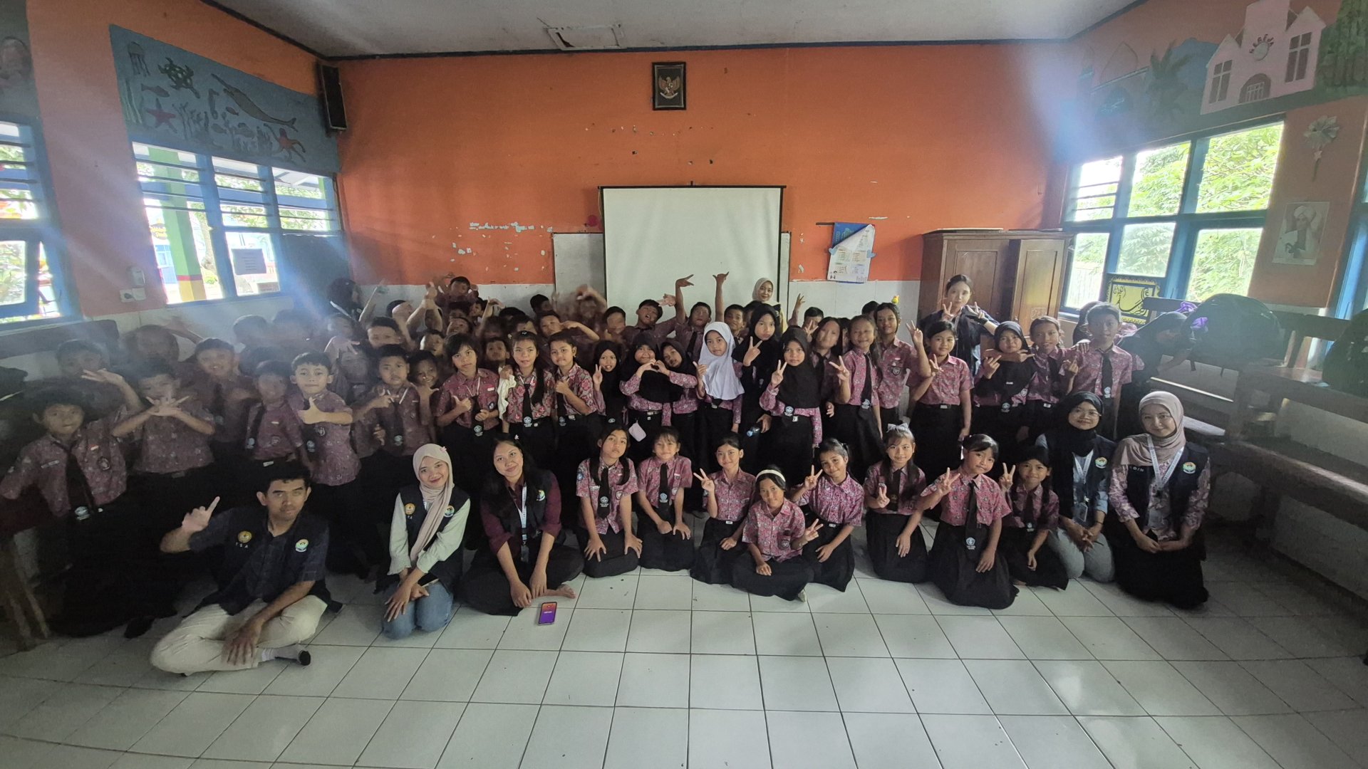 Hari ke-tiga puluh nobar film di SDN 02 Sikasur