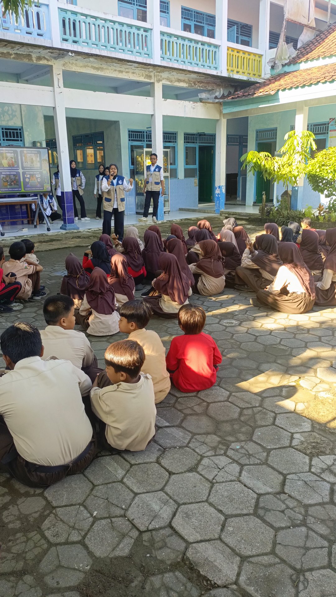Edukasi Karakter melalui Pentas Drama Anti-Bullying, Agenda Perpisahan Siswa SD, dan Koordinasi Evaluasi bersama Dosen Pembimbing Lapangan (DPL)