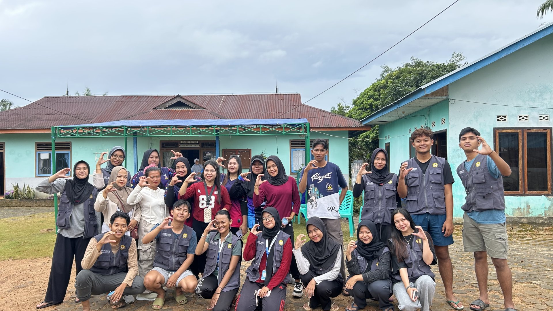 Senam Pagi bersama Warga Cendil