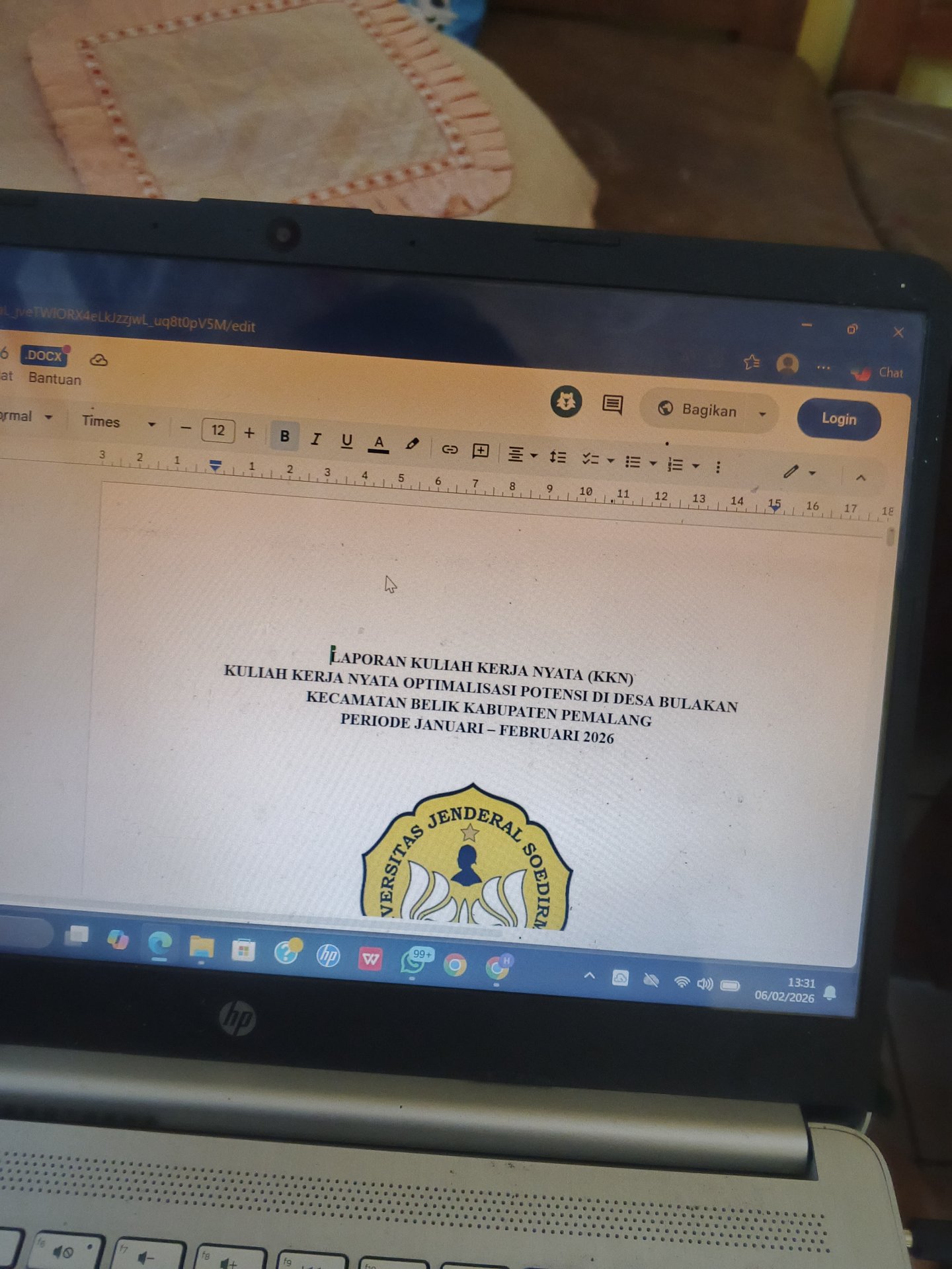 Mengerjakan laporan KKN