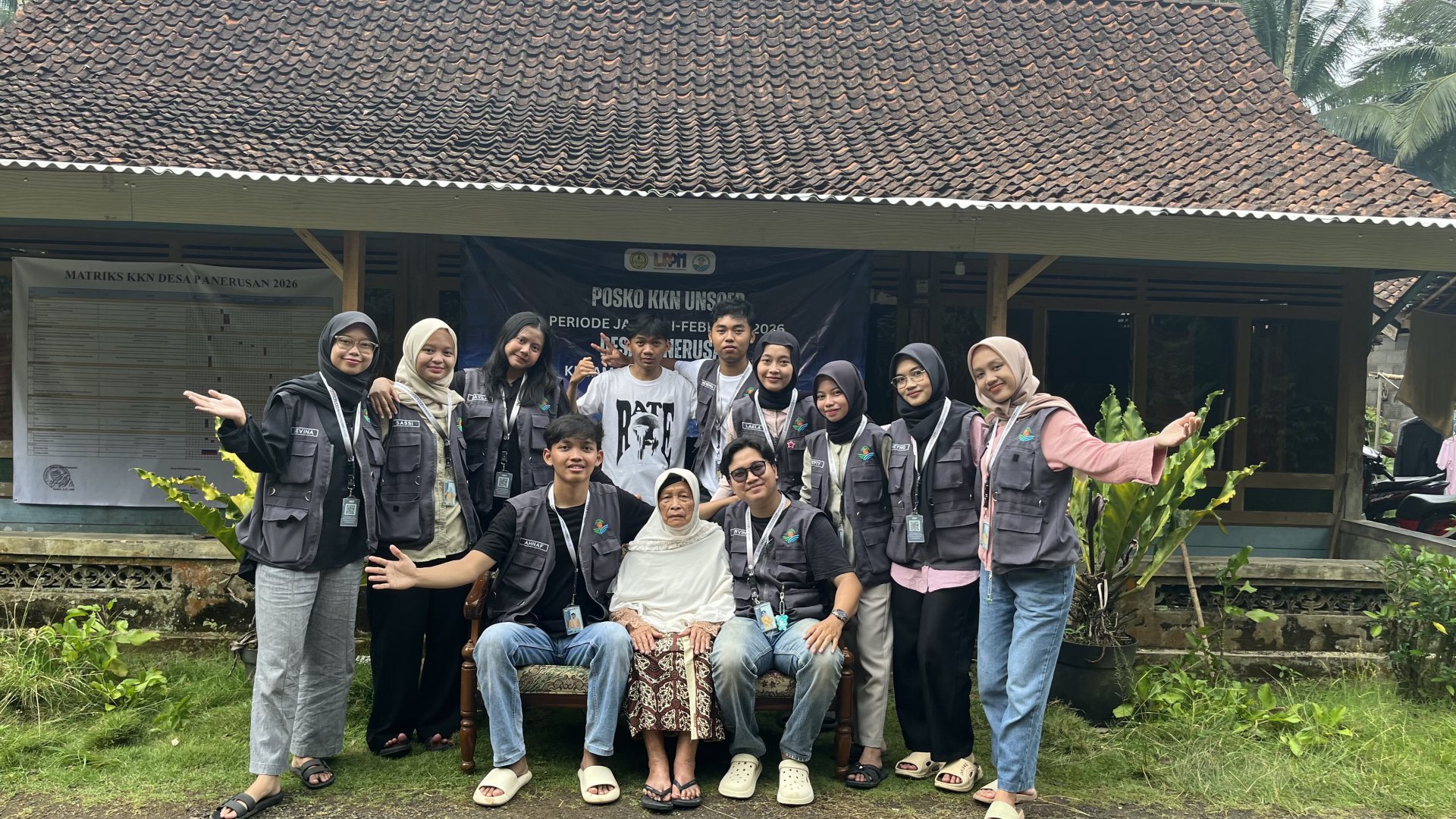 Mencari footage dan foto bersama mbah