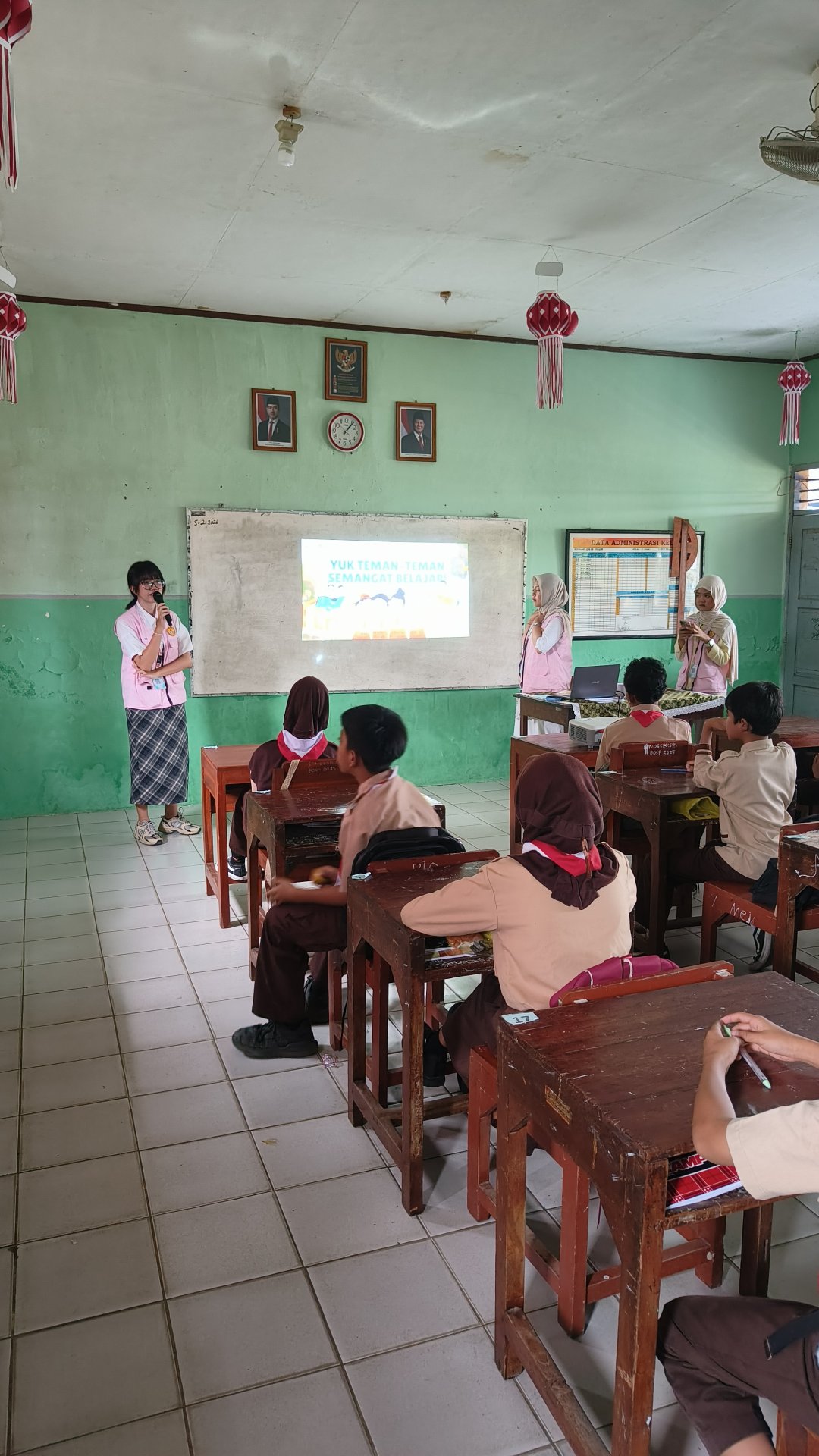 Hari ke 31 KKN Sikasur (sosialisasi pembinaan karakter dan motivasi belajar)