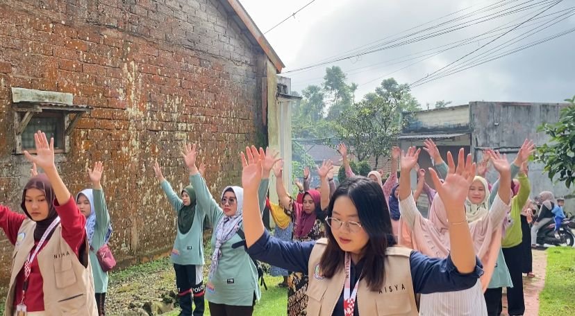 Hari ke tiga puluh dua (32). Senam lansia, digitalisasi UMKM, dan sosialisasi KIP