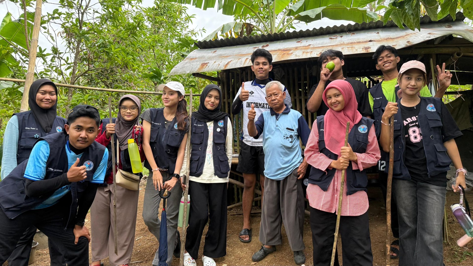 Kunjungan kebun mengkudu milik perhutani