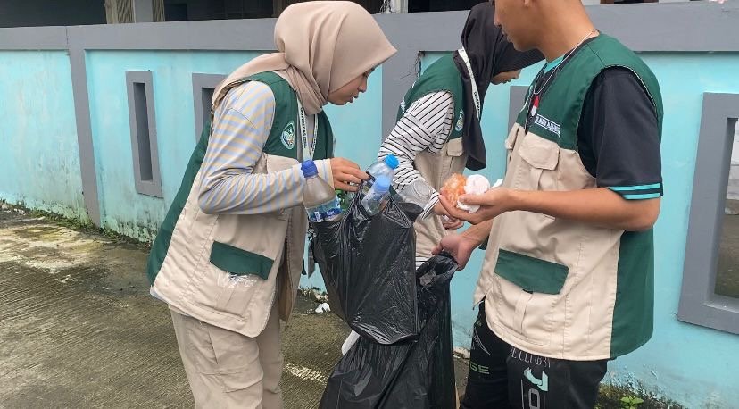 Sosialisasi Sistem Bank Sampah dan Sosialisasi Pemasaran Sampah Anorganik