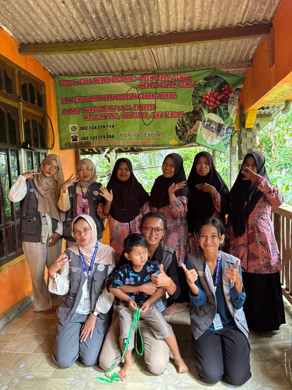 Pendampingan Posyandu dan Pembuatan Pupuk dari Limbah Kulit Kopi di Dusun Windusari