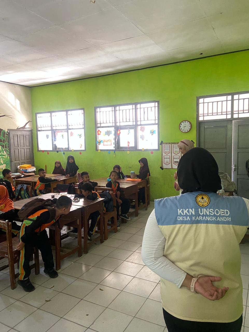 Mengajar di SD N Karangkandri 01
