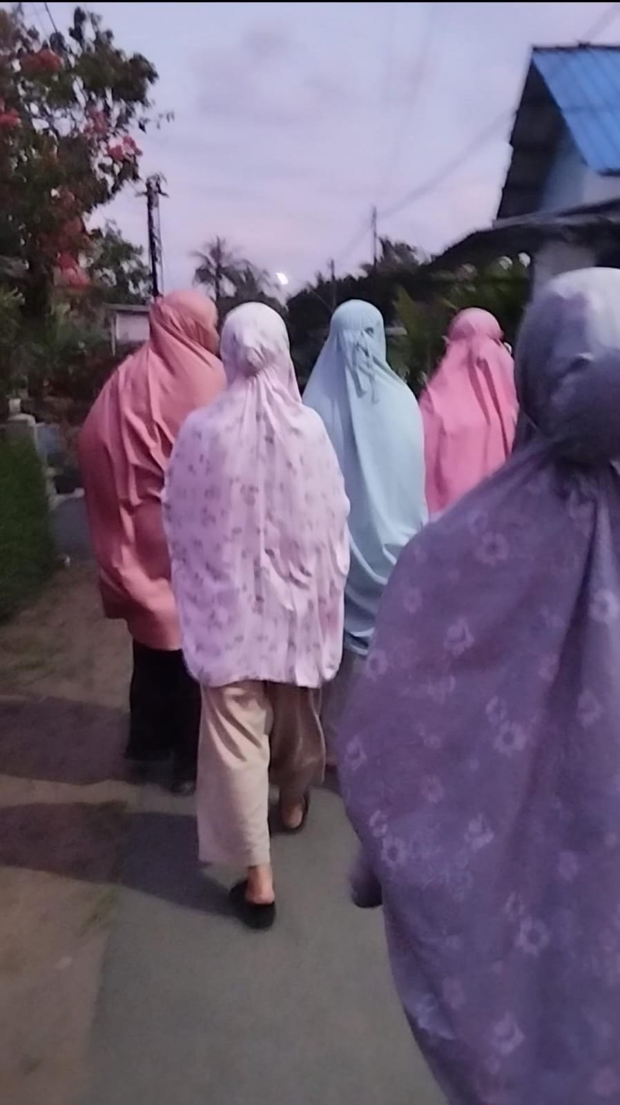 Melaksanakan Rangkaian Ibadah Malam Nisfu Sya'ban Di Mushola Dekat Posko