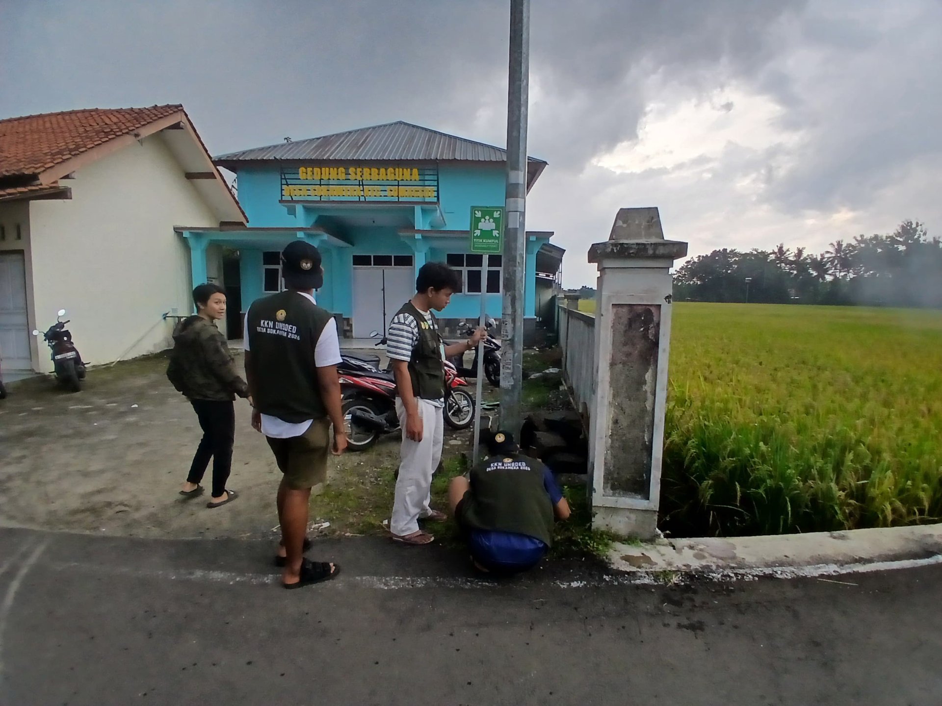 Pemasangan Plang Jalur Evakuasi