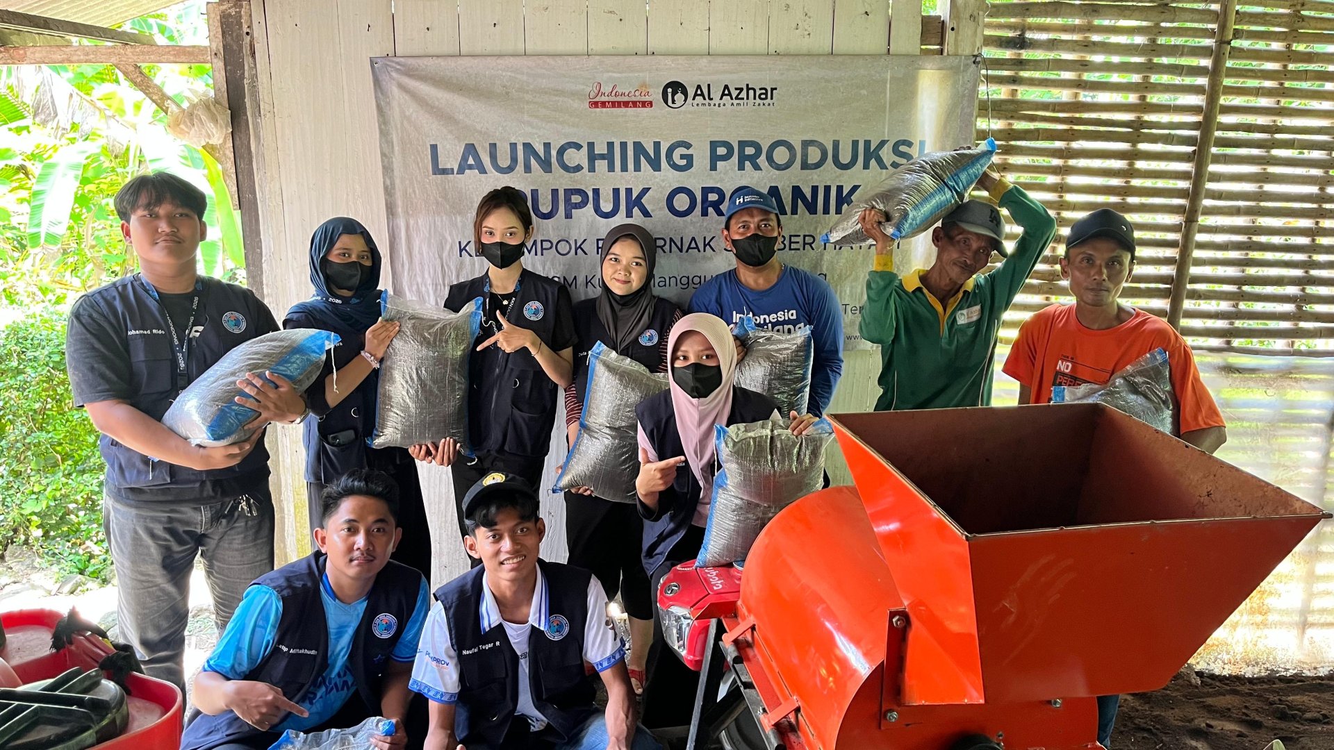 sosialisasi dan pembuatan pupuk organik padat