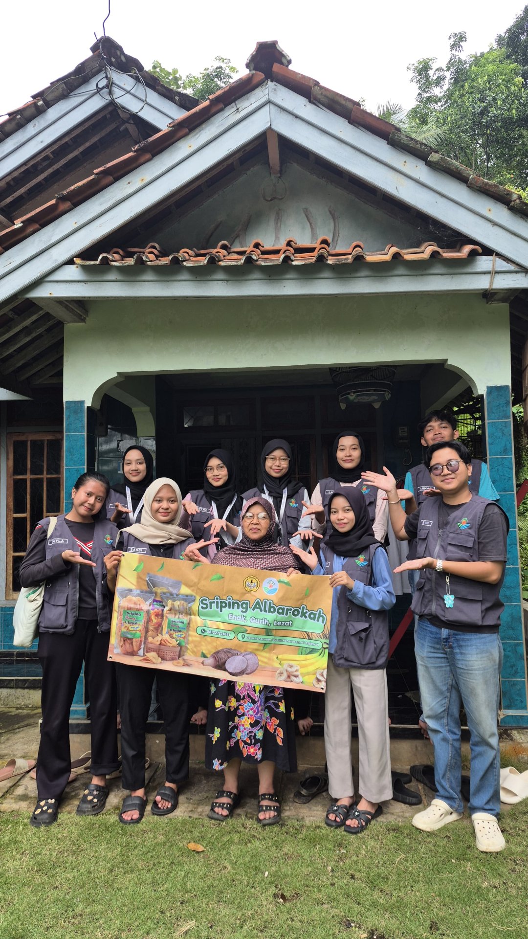 Penyerahan Banner dan Pamitan