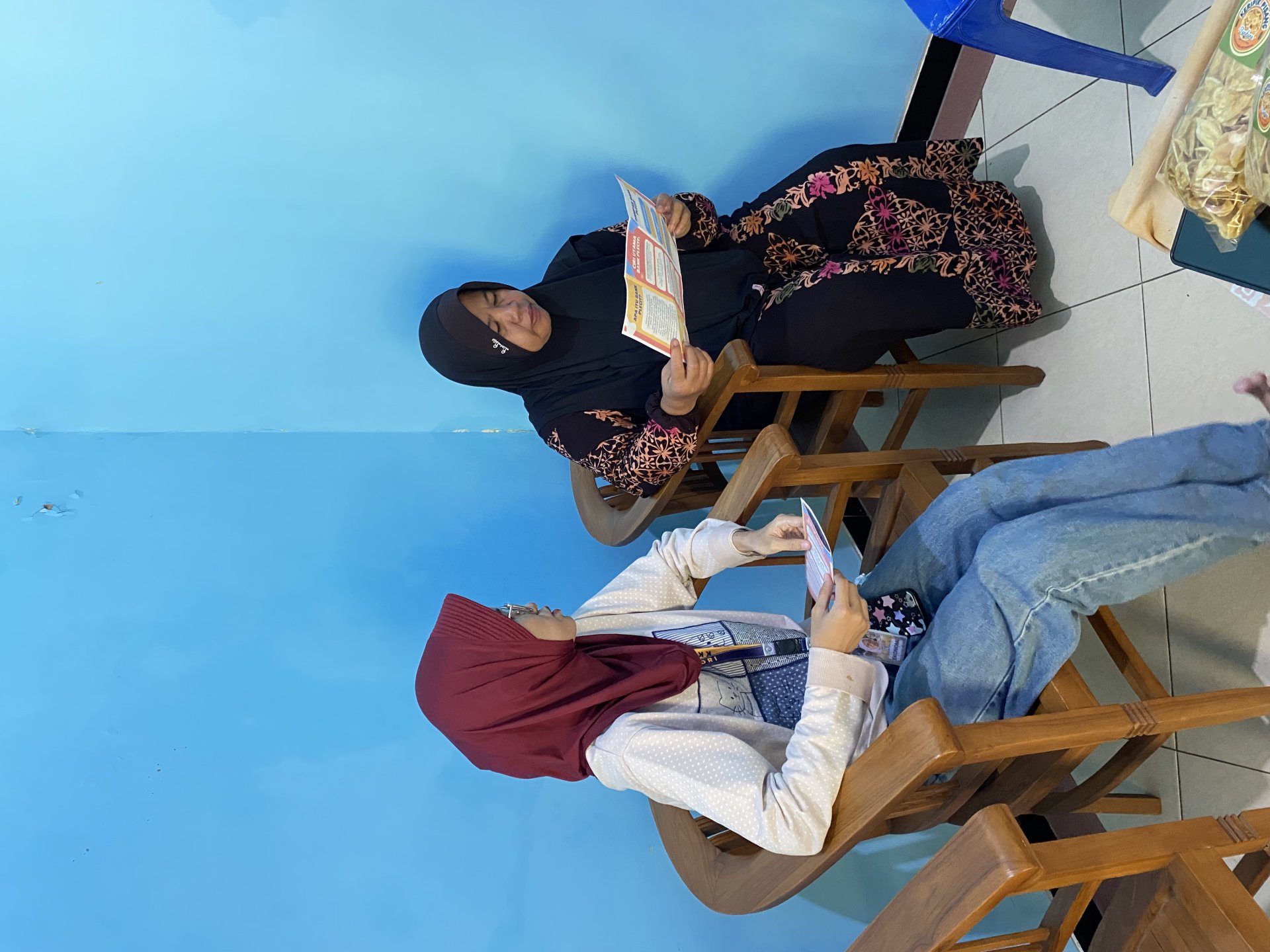 Pendampingan dan Sosialisasi Literasi Keuangan: Waspada Bank Plecit kepada UMKM Keripik Pisang Bundane