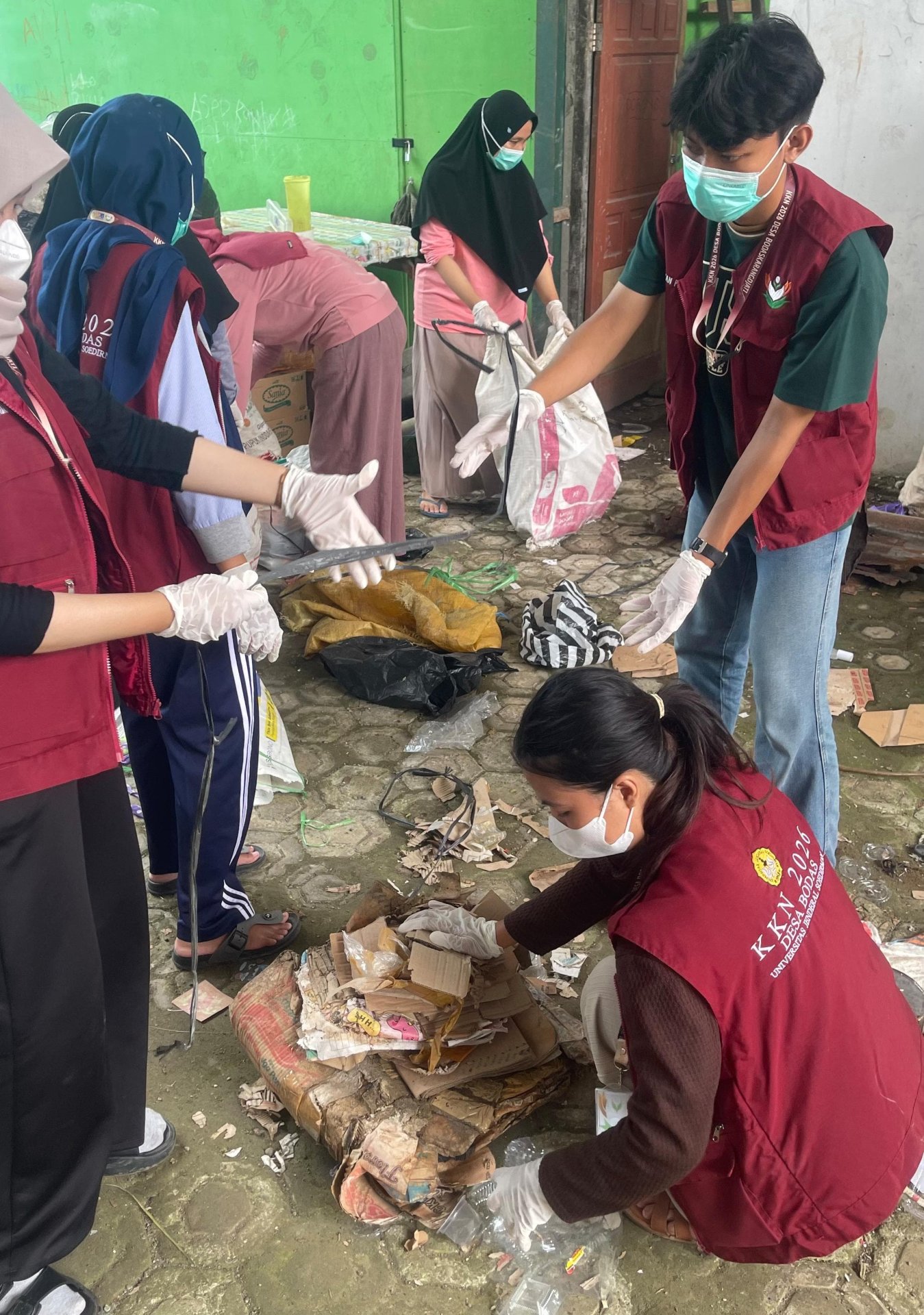 Pilah Sampah Bersama Crew Bank Sampah