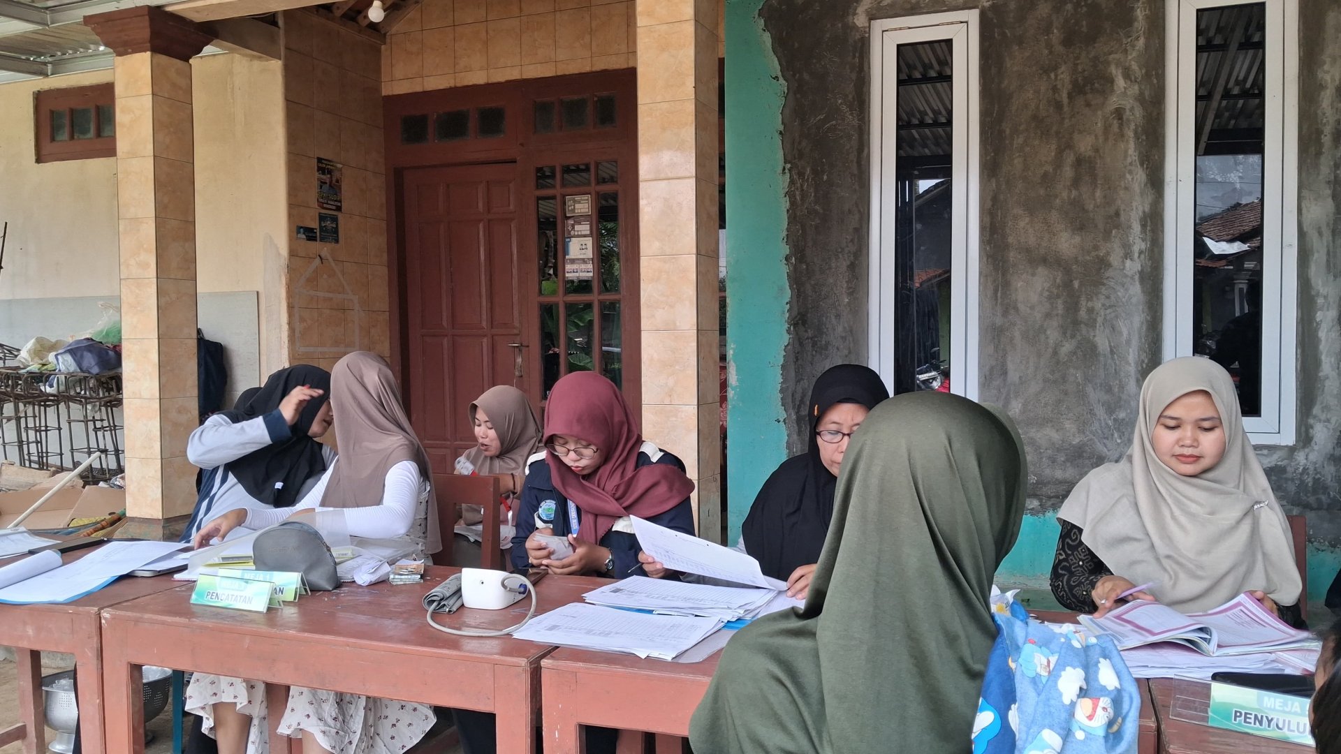 Posyandu Dusun Menggora dan Menonton Imblik