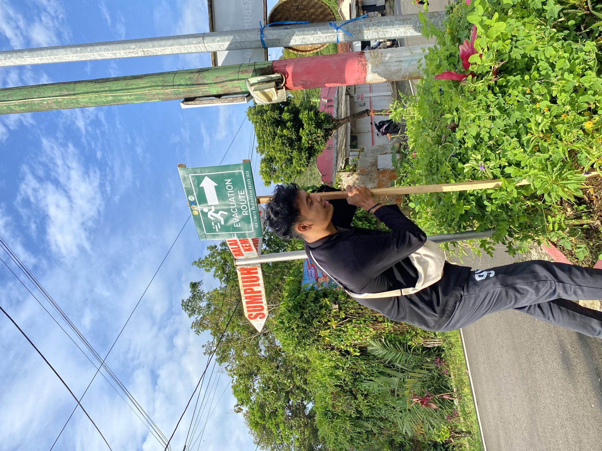 Lanjutan pemasangan jalur