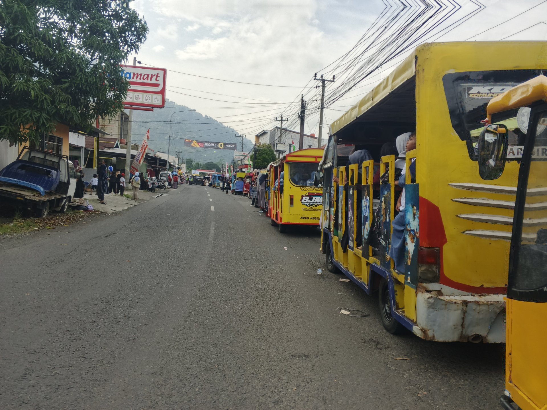 Pendampingan pawai karnaval dan Sunat massal di Bulakan